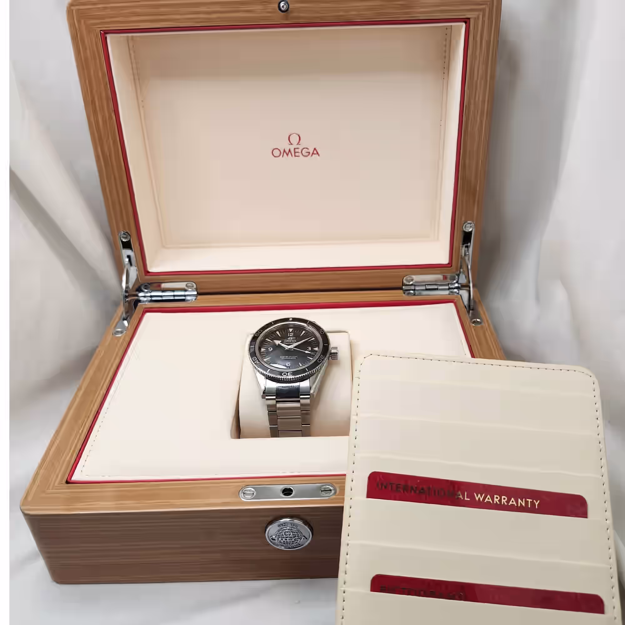Omega Seamaster 300 (ref.
233.30.41.21.01.001) - Image 2